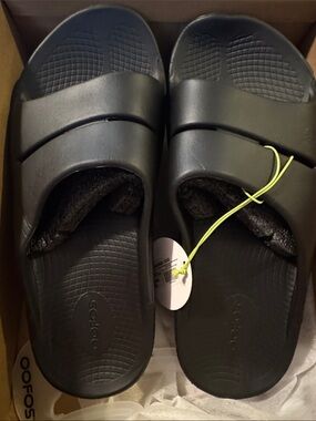 NEW Sz 9 MENS OOFOS OOahh RECOVERY SLIDES SANDALS BLACK COLOR